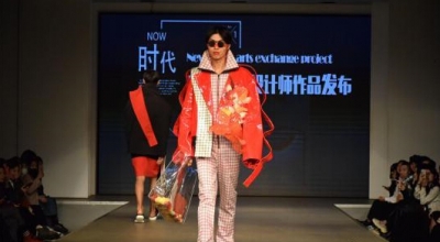 中英大學(xué)生同臺(tái)“秀”服裝 展現(xiàn)文化交流成果