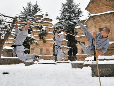 少林寺武僧雪中展絕技