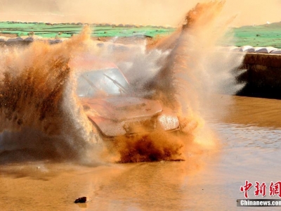 青海汽車越野巡回賽激情“飛車”