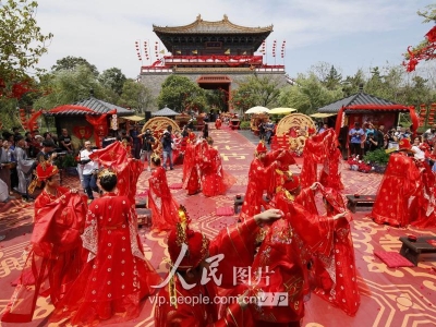 河南開封:清明上河園舉行大宋盛世婚禮