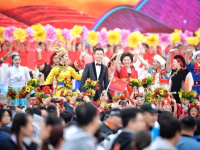 少數民族運動會大聯歡在鄭州炎黃廣場嗨翻天!