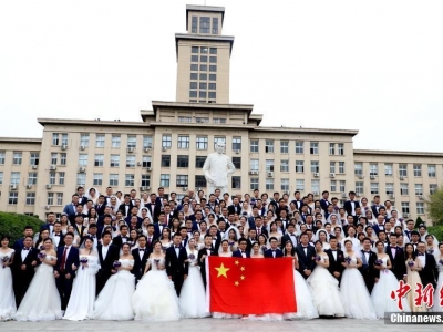百對新人南開園舉行集體婚禮迎南開大學百年校慶