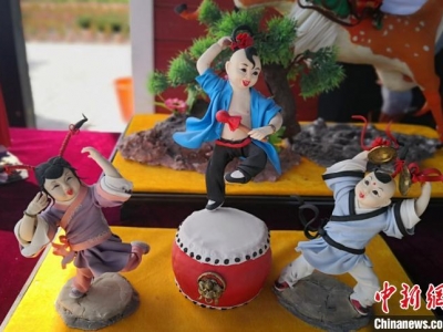 甘肅“90后”女孩現場制作面塑栩栩如生 造型多變
