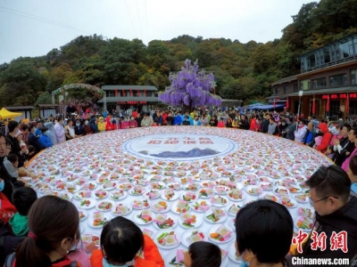 國(guó)慶長(zhǎng)假 景區(qū)無人值守一元午餐 自助稱體重