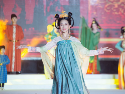 浙江杭州:夏夜里的亞運服飾秀